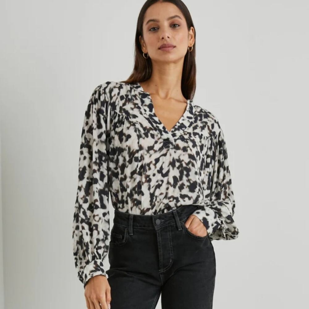 Rails Fable Blurred Cheetah Print V-Neck Blouse Flounce Sleeve NWT XLarge XL - Picture 2 of 16